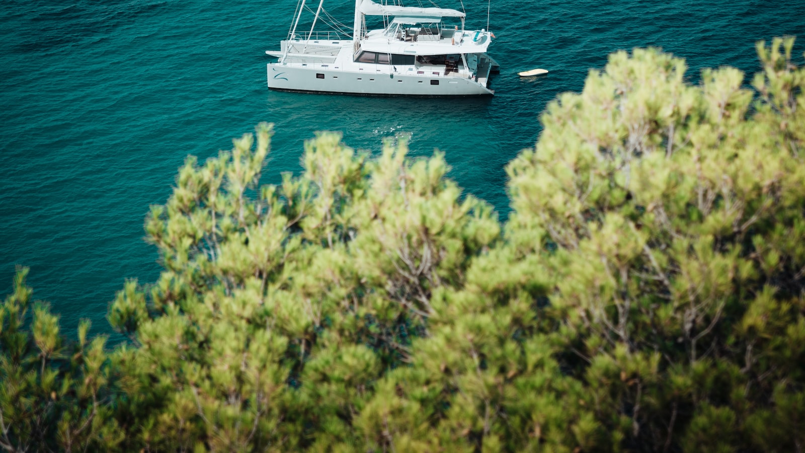 Top10 best books for sailors on  sailboat journeys and sailing travels